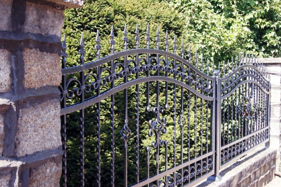Importance of Choosing a Long-Lasting Fence That Will Last for Decades