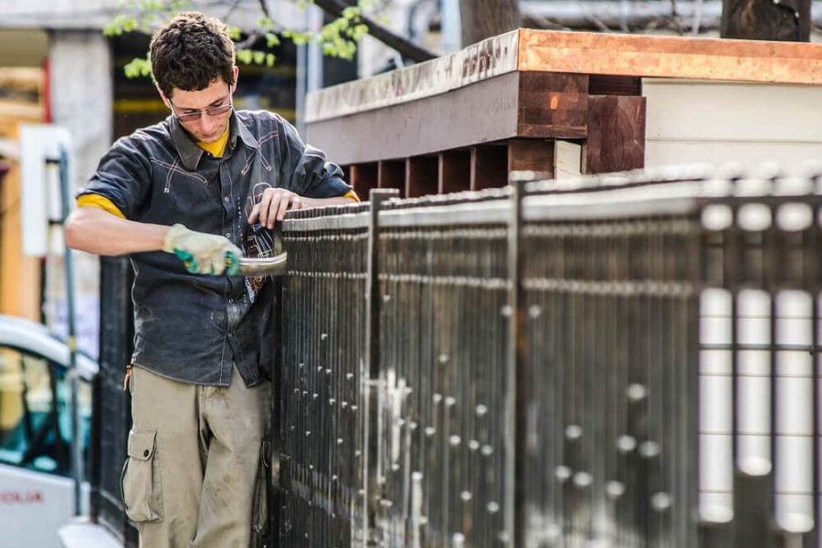 Five Incredible Ways to Clean Aluminum Fences