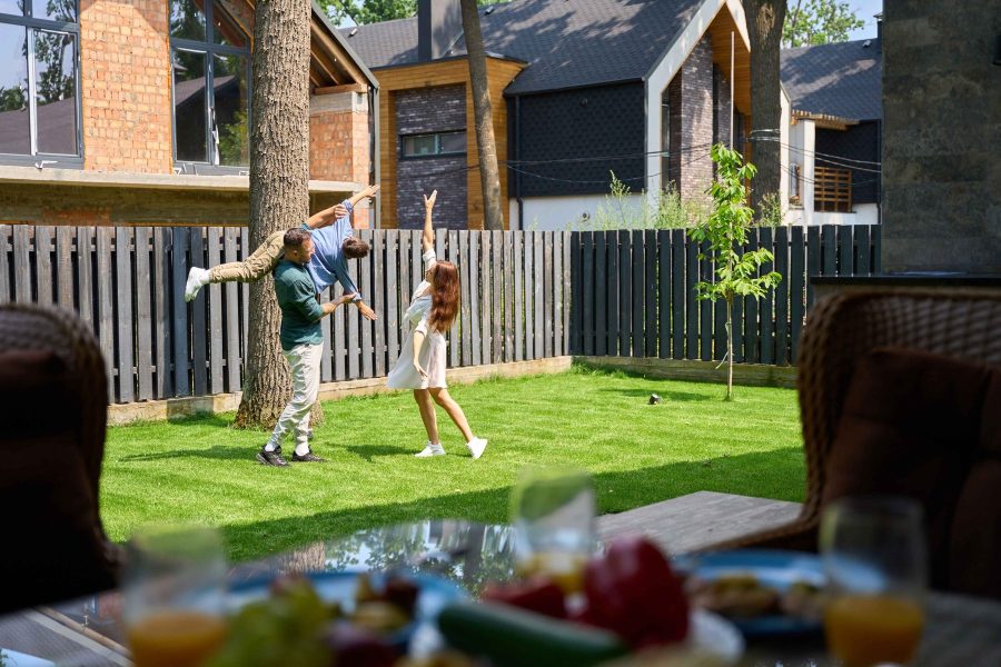 How to Build a Good Neighbor Fence