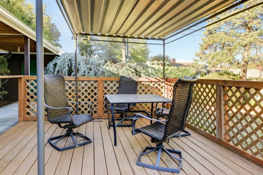 How to Select the Perfect Commercial Patio Cover for Your Business