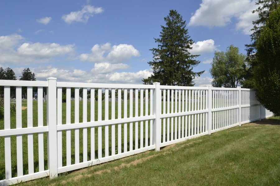 Understanding the Differences Between Vinyl and Metal Fences