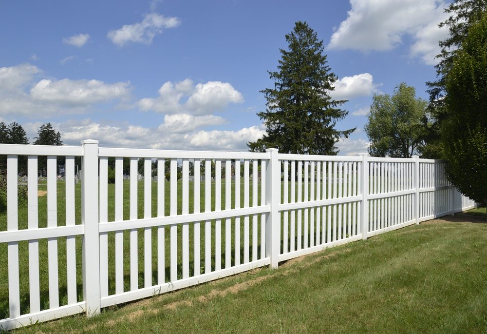 Features to Look for in a Vinyl Fence